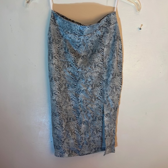 Privey woman’s snake pattern skirt size small - Picture 1 of 4